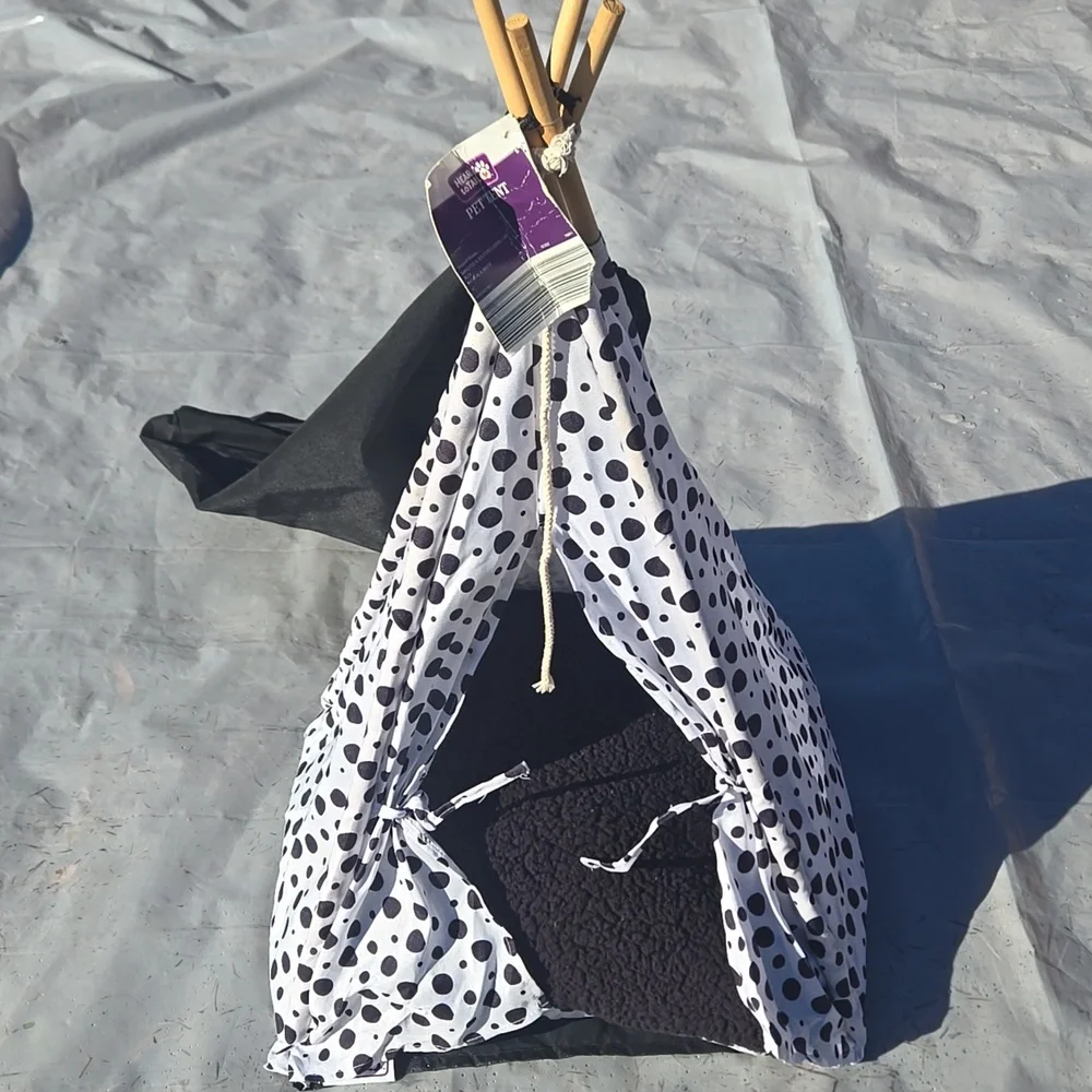 Heaet To Tail Black/White Pet Tent NWT